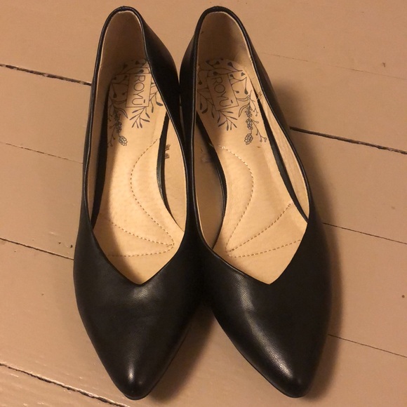 Royu Wylie Slip On Leather Pointed Toe Kitten Heel Memory Foam Pumps - Picture 3 of 9